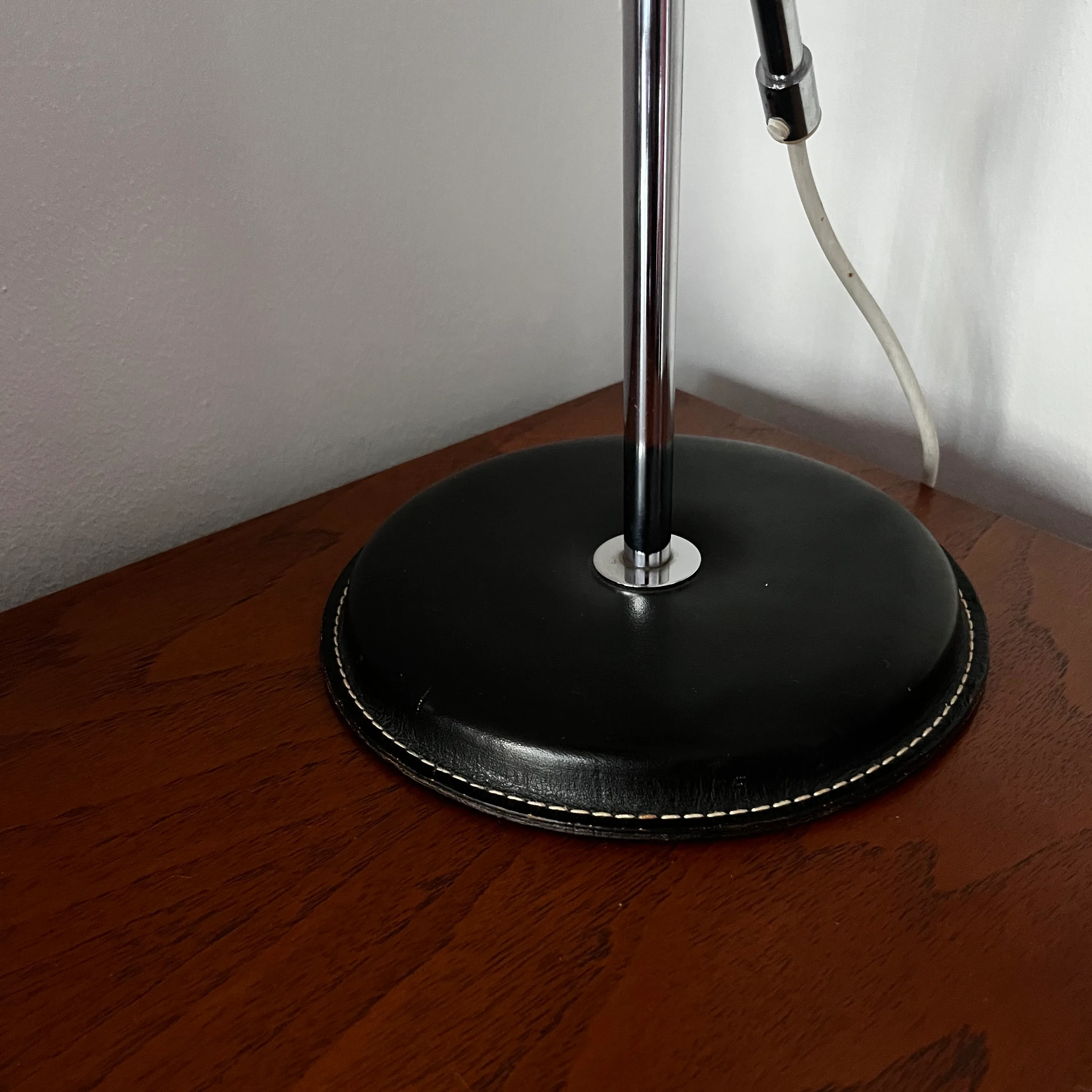 Simris lamp detail - leather base