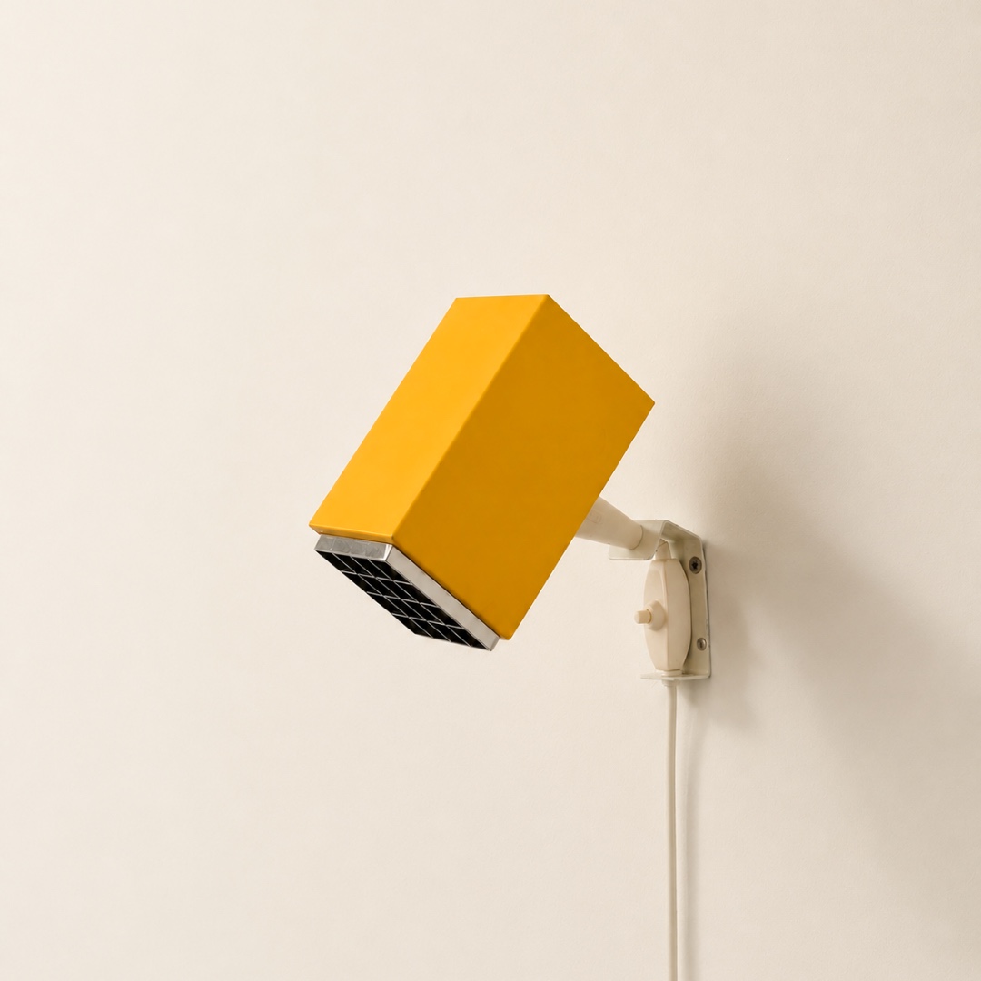 Kuben wall light angled