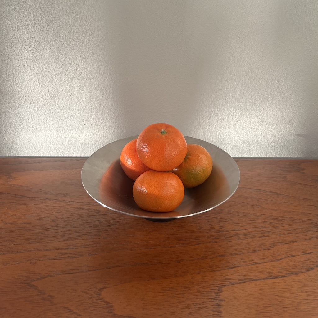 Small size bowl with tangerines