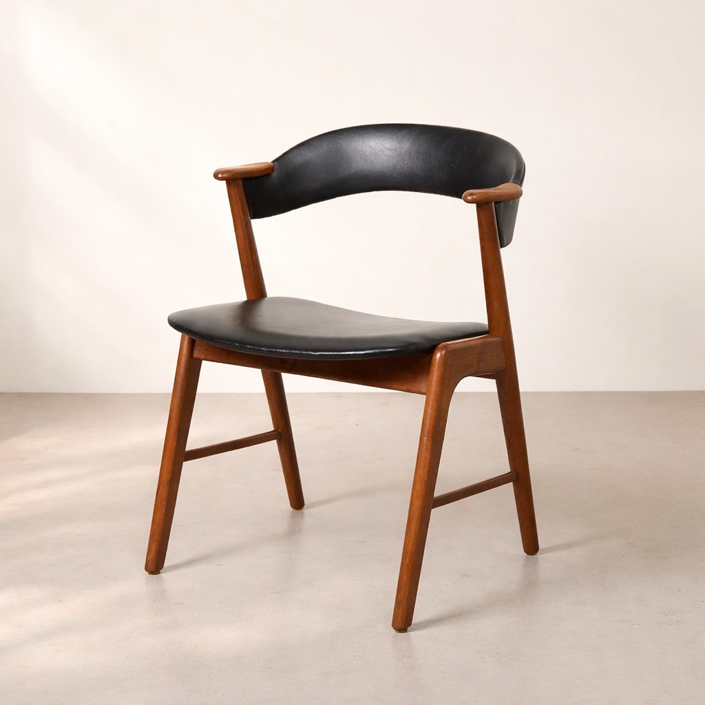 Model 32 Chair by Kai Kristiansen